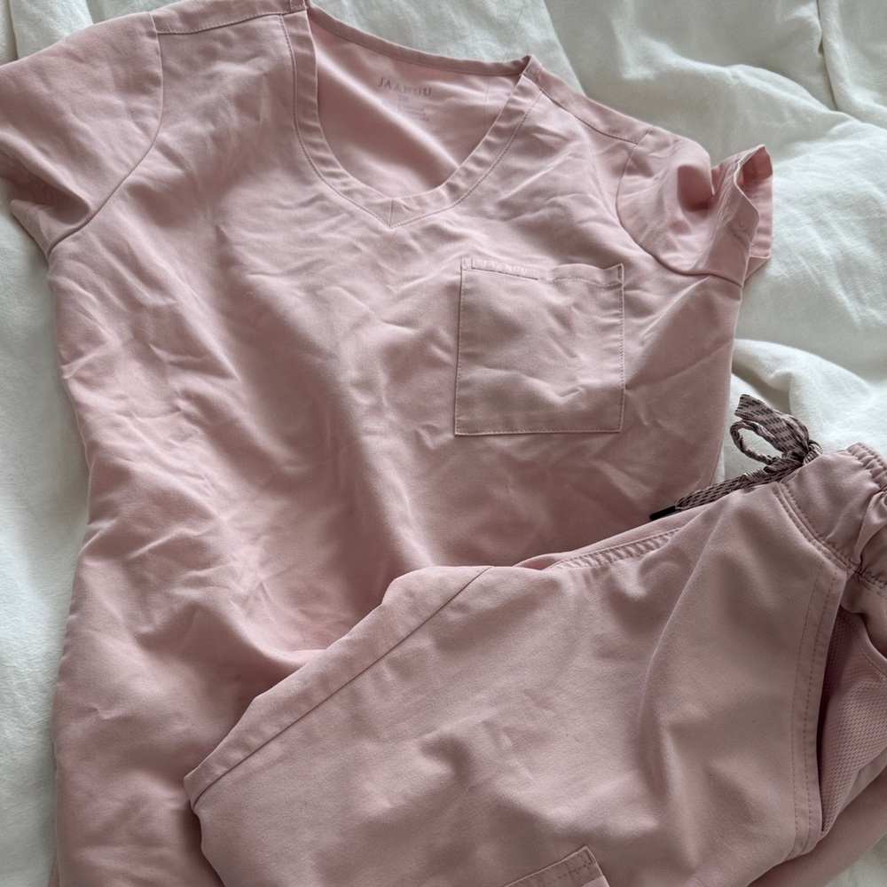 Jaanuu Light Pink V-Neck Scrub Set XS XXSP